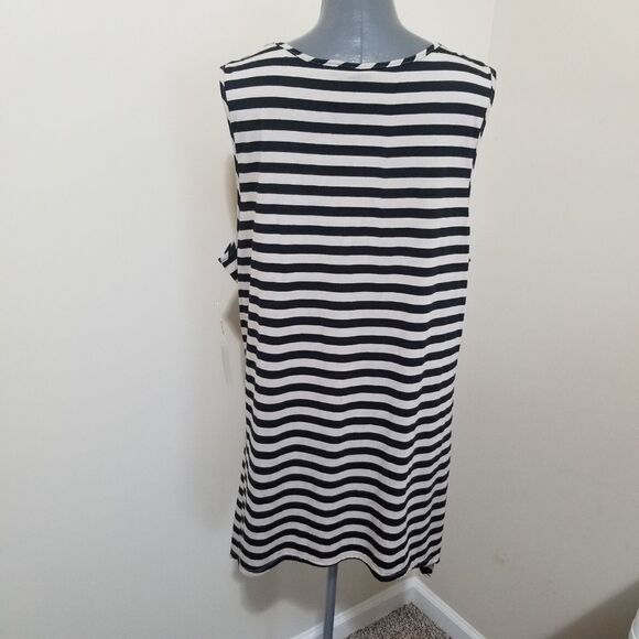 Striped Top with Asymmetrical Hemline 1X Nwt - Picture 4 of 6